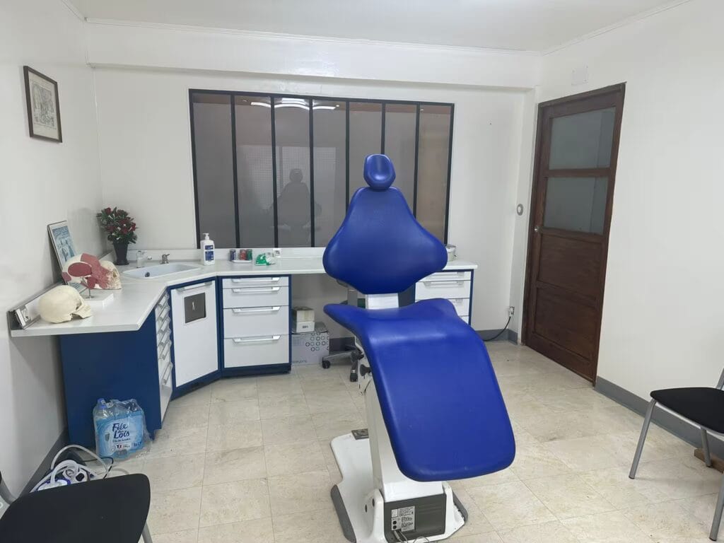 Dentiste ou Denturiste, Denturologue 29 cabinet de denturiste ou dentiste
